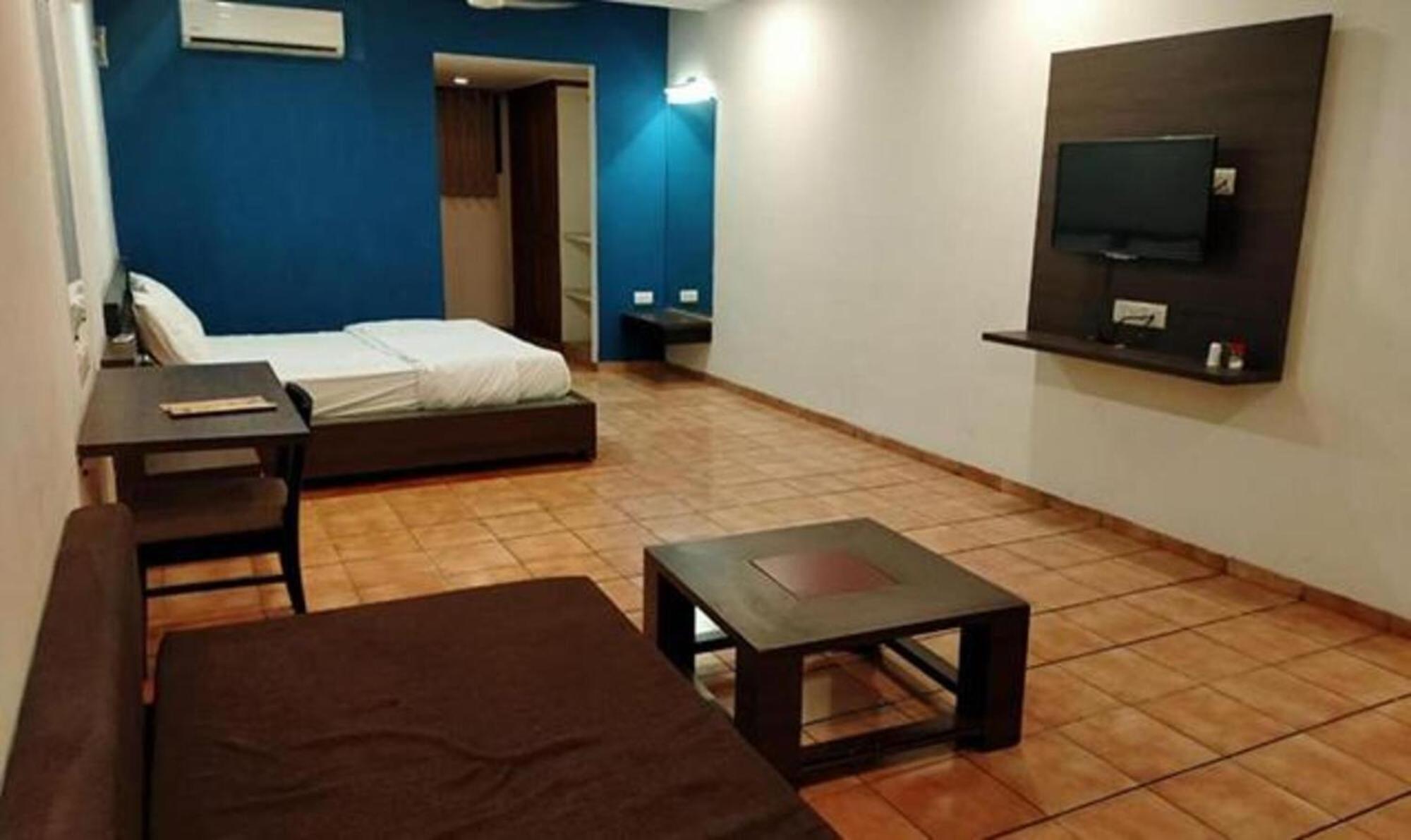 Hotel Sun N Step Club Ahmedabad Exterior photo