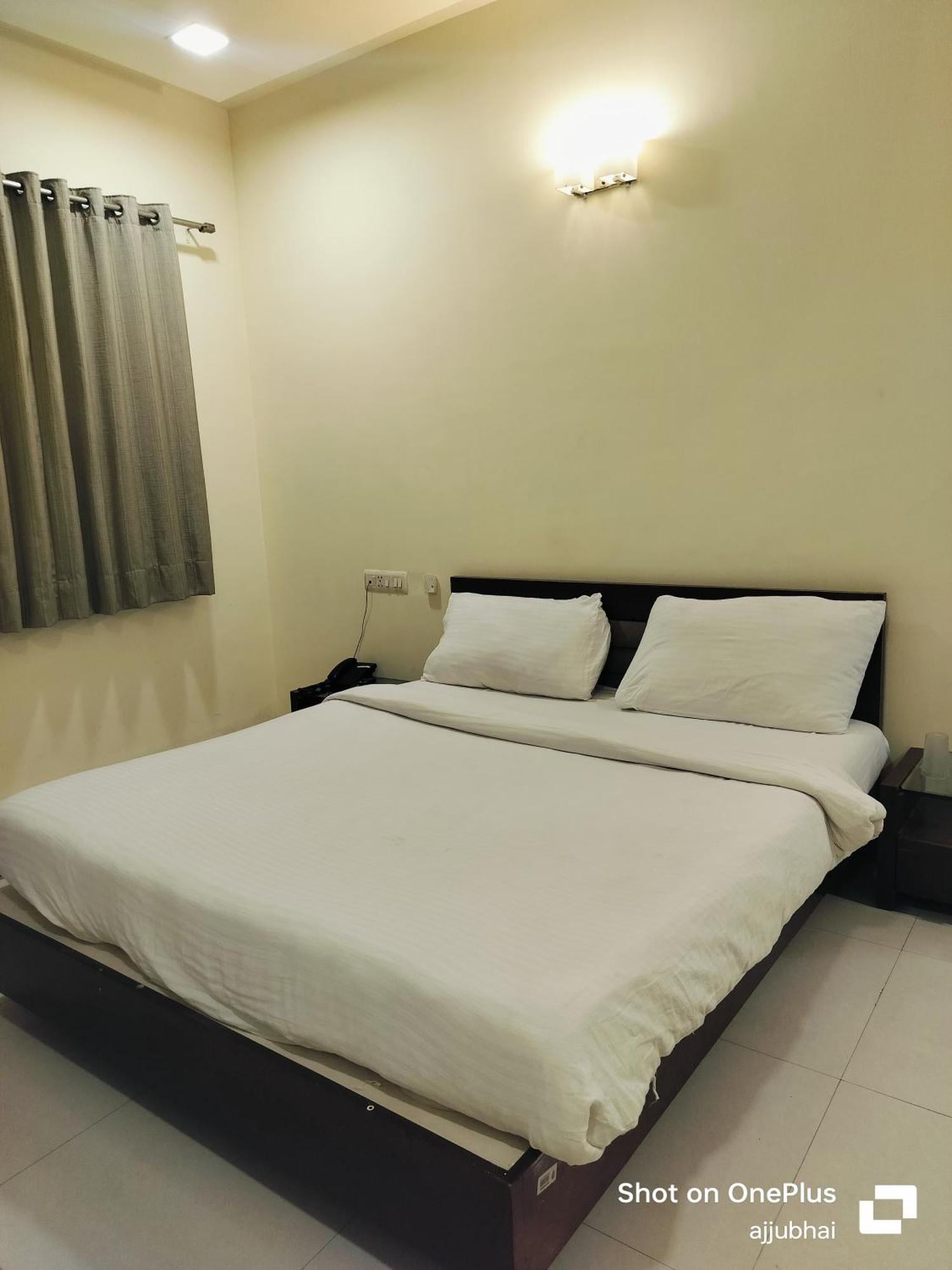 Hotel Sun N Step Club Ahmedabad Exterior photo